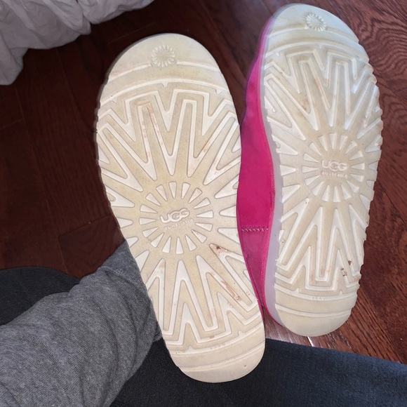 Hot pink short uggs size 7 - Picture 5 of 5